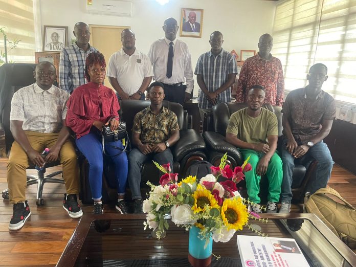 Group photo of the training perticipants been introduced to Director Kwame and Deputy of the CSIR-Forestry Research Institute of Ghana