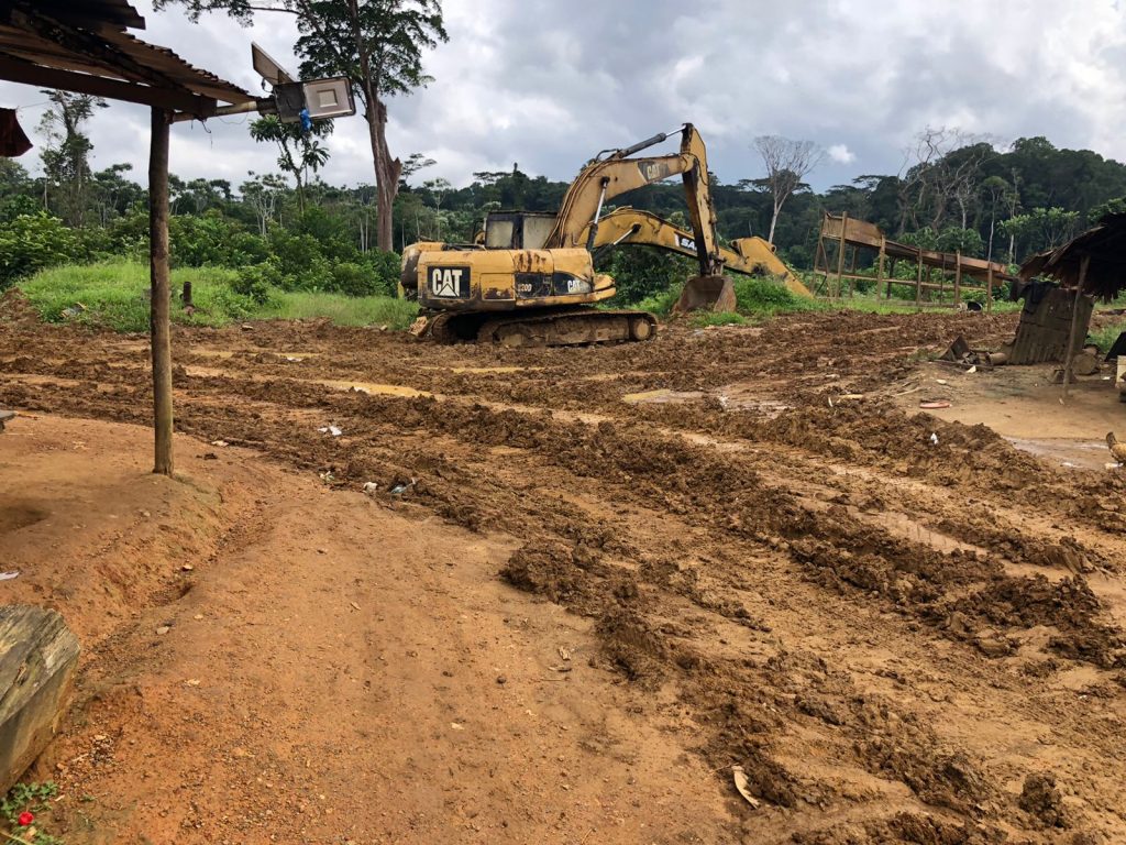 A Deep Gold earthmover at work in Gmarkemkpo.