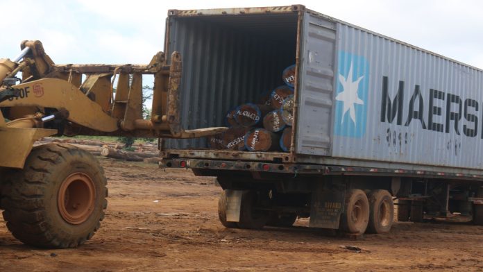 An earthmover uploads timber